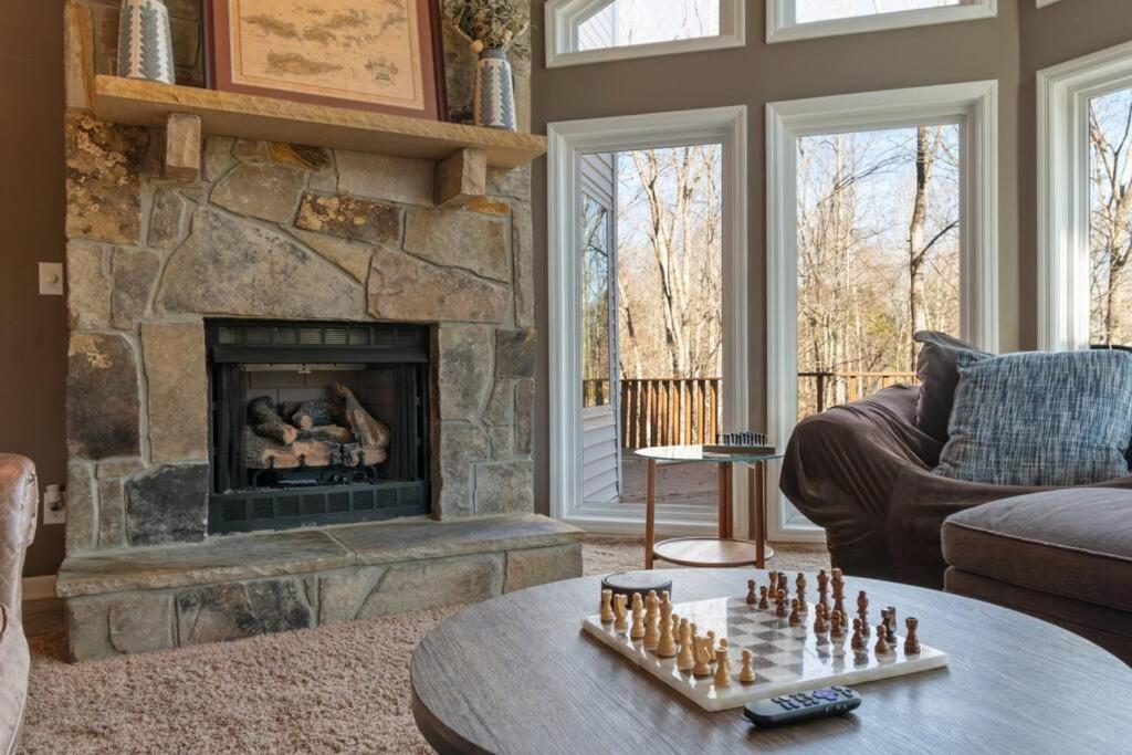 Winchester Lakeside Haven Dock/Slip Fire Pit Game Room Kayaks מראה חיצוני תמונה
